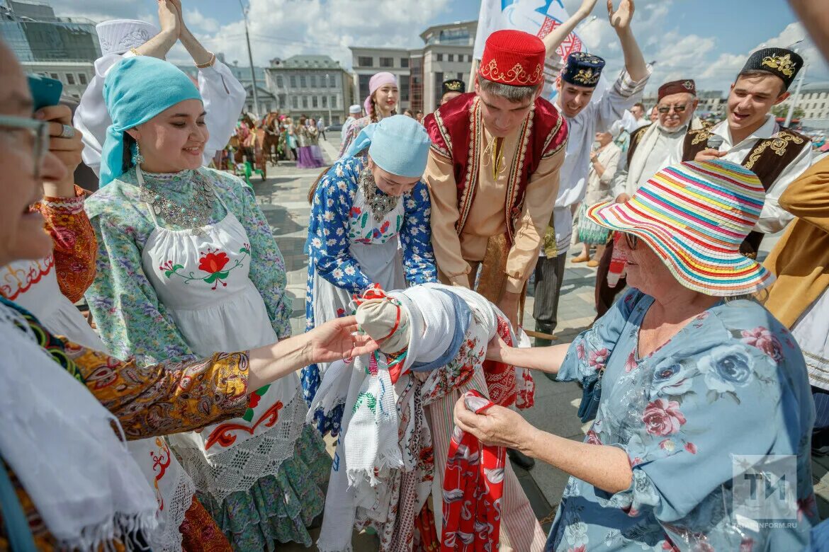 Татары сбор. Татарстан праздник Сабантуй. Сабантуй 2022 Казань. Сабантуй татар информ. Сбор подарков на Сабантуй.