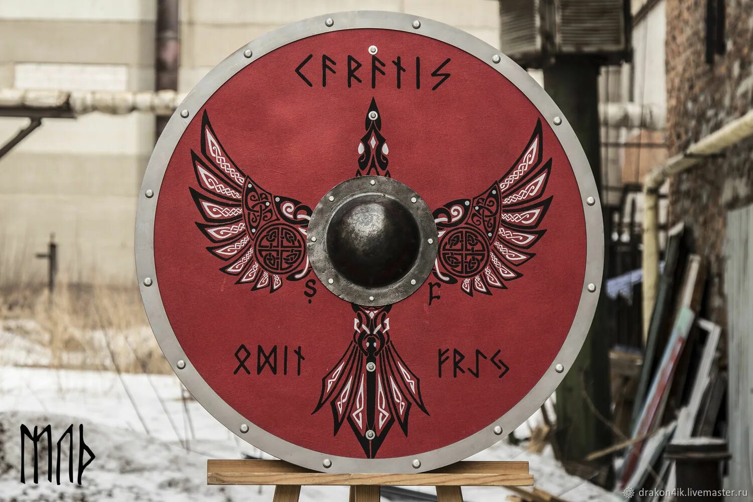 Вегвизир и шлем ужаса. Солнечный щит руностав. Тату викингов эскизы руны. Руны на щитах викингов. Руна "развитие бизнеса".