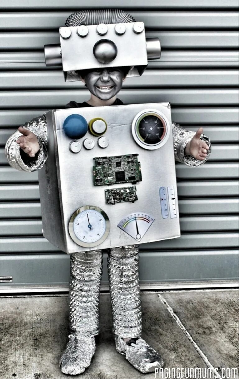 Игра костюм робота. Костюм робота. Костюм робота для мальчика. Костюм робота из подручных материалов. Костюм робота из коробок.