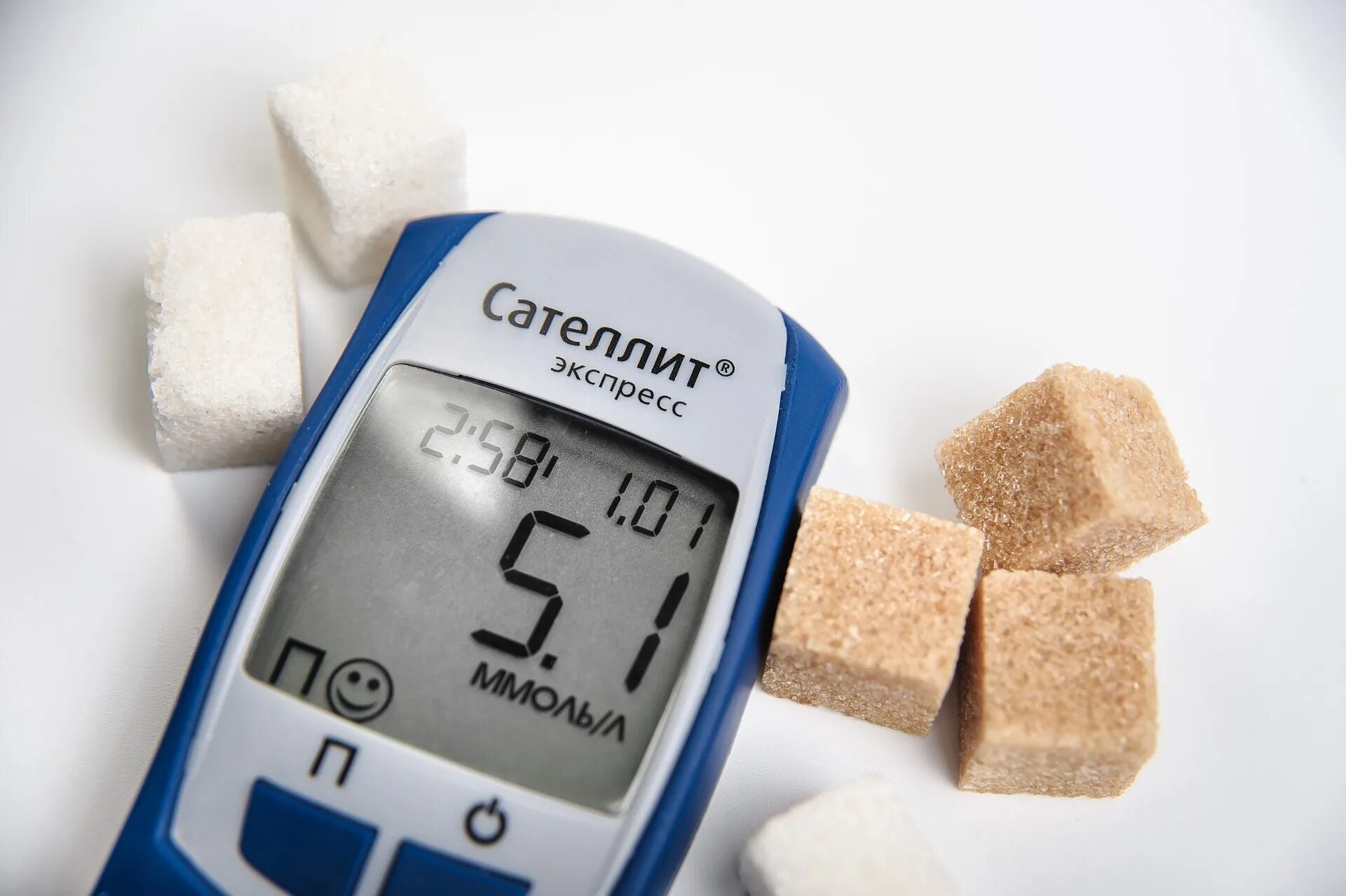 Диабет тест можно. Сахар 2,2 на глюкометре. Сахар крови в норме глюкометр. Глюкометр уровень сахара в крови норма. Глюкометр Глюкоза диабет.