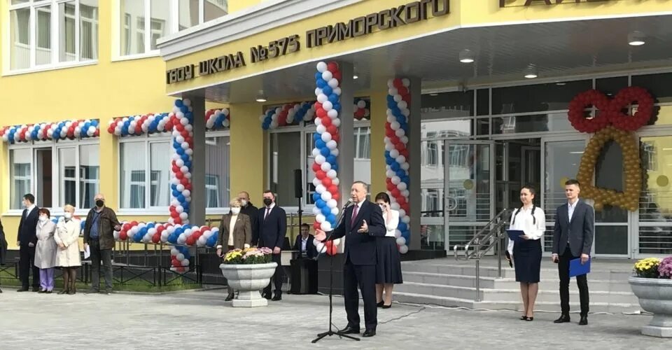 Школа открытие санкт петербург. Школа открытие санкт петербург. Открытие школы 165 санкт-петербург фото. Современные школы спб. Школа от газпрома на крестовском.