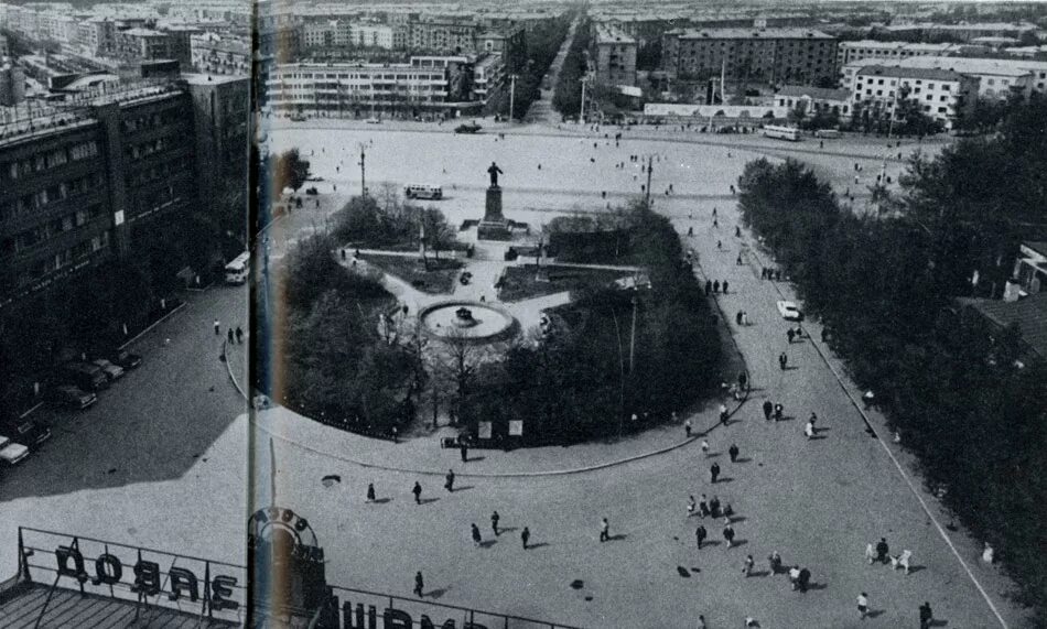 Уралмаш площадь первой пятилетки. Уралмаш площадь первой пятилетки. Уралмашзавод площадь первой пятилетки. Площадь первой пятилетки екатеринбург. Уралмаш площадь первой пятилетки.