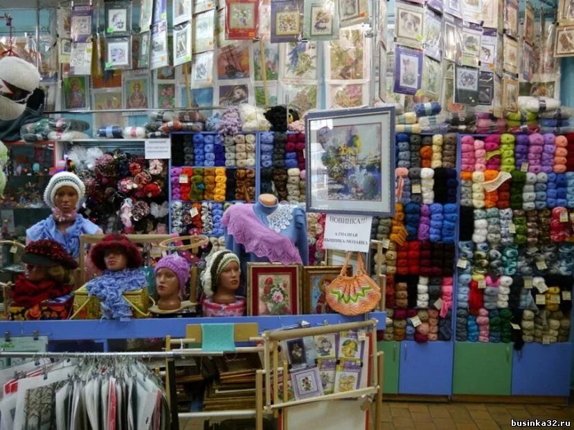 Бусинка магазин рукоделия махачкала. Магазин бусинка. Магазин бусинка в энгельсе. Витрина магазина рукоделия. Брянск магазин бусинка фокинский район каталог.