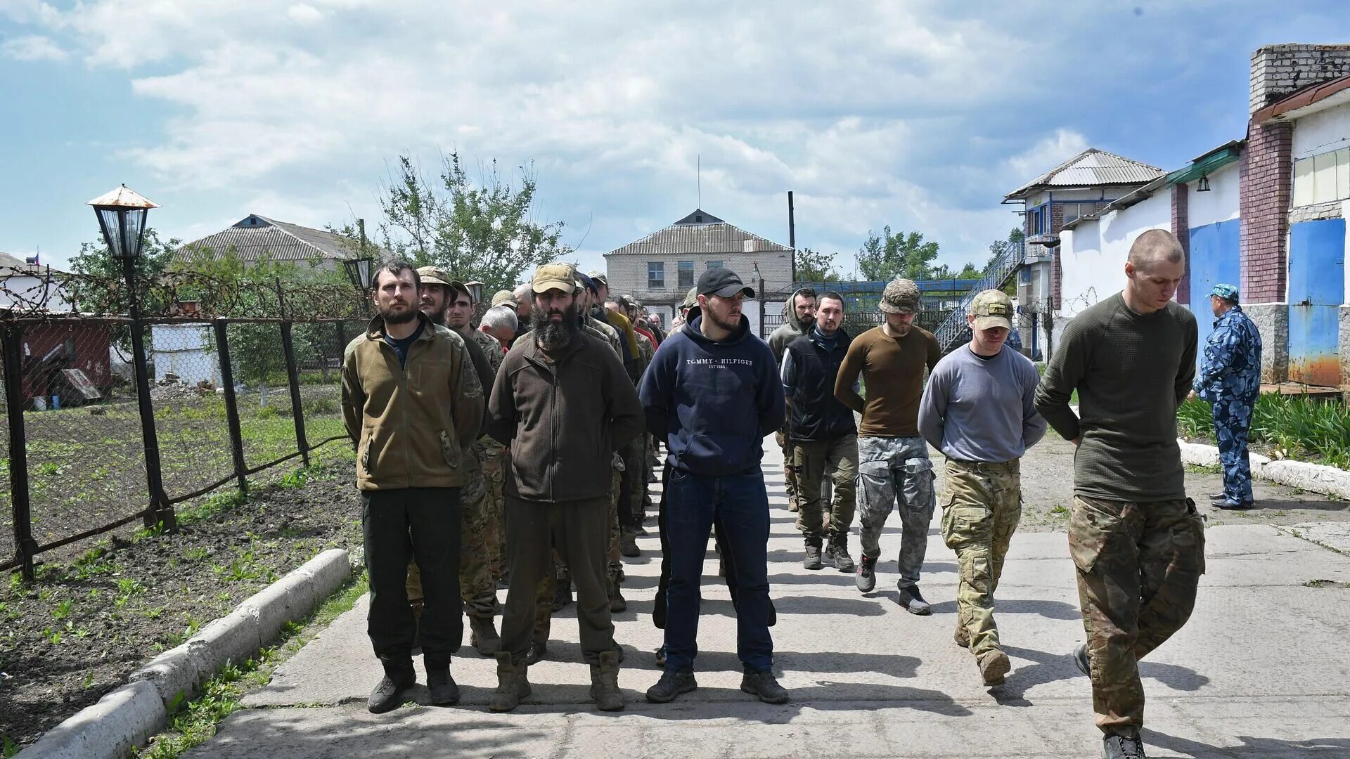 Военнопленные украины 2023 список. Пленные украинские военные.