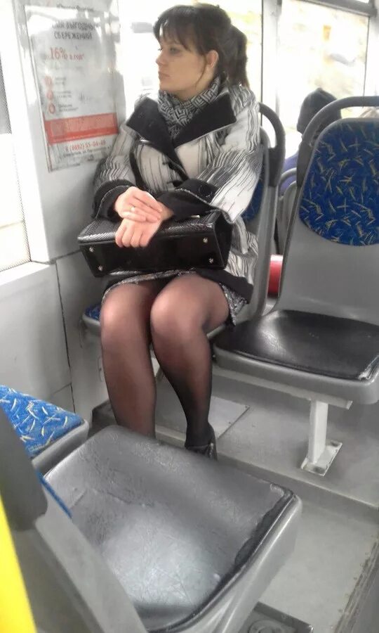 тетки скрытно. мать на скрытую камеру. красивая девушка мочится. подглядывание за зрелыми.