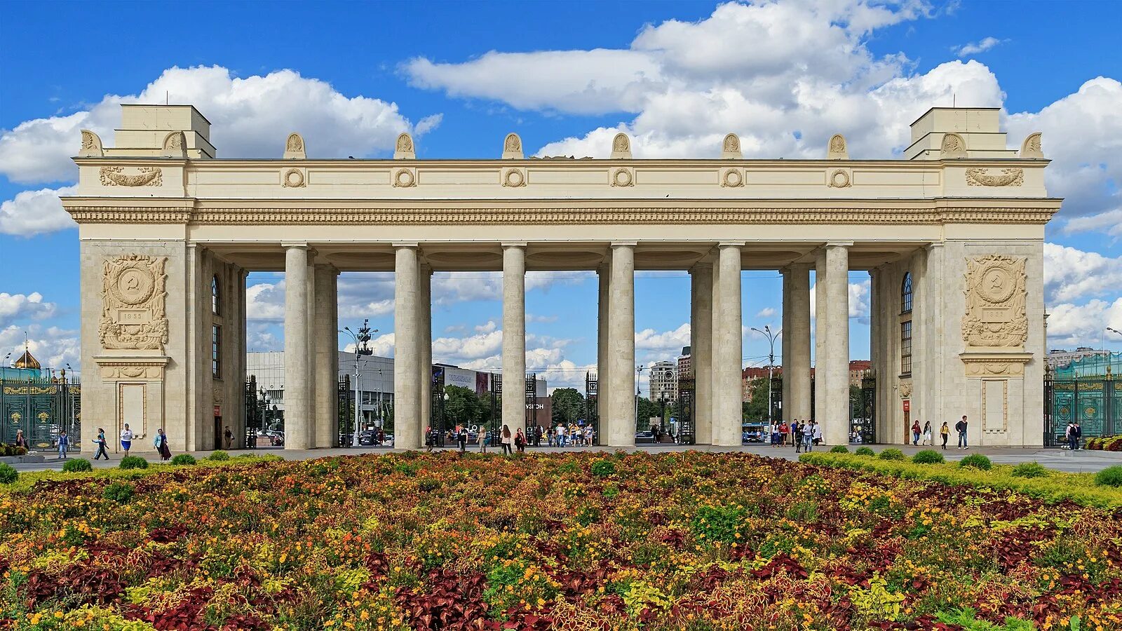 Main park. Парк культуры им Горького Москва. Центральный парк Горького Москва. ЦПКИО Горького Москва. Центральная арка ЦПКИО Горького.