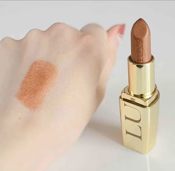 Помада для губ luxe. Увлажняющая губная помада "люкс" avon. Bobbi brown luxe matte lip color. Увлажняющая губная помада "люкс" avon. Помада люк корал эйвон.