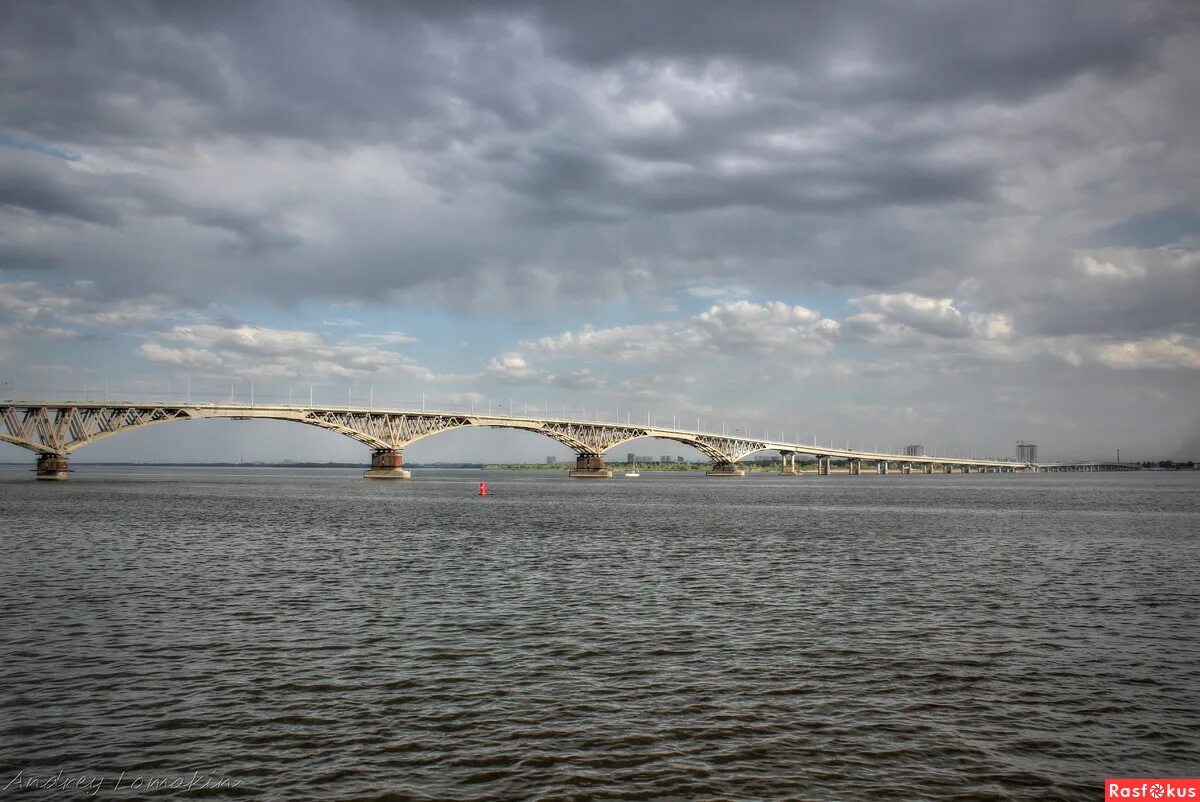 Саратов это город на волге. Волга река мост Саратов. Волга мост Саратов Энгельс. Река Волга Энгельс. Саратовский мост с Энгельса.