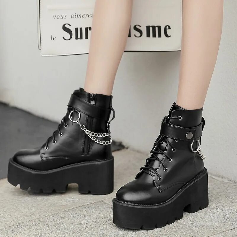 Ботинки на высокой платформе с ремнями. Dr martens jadon black женские. Ботинки shaker-52 neon green demonia. Массивные ботинки на платформе. Черные босоножки на платформе.