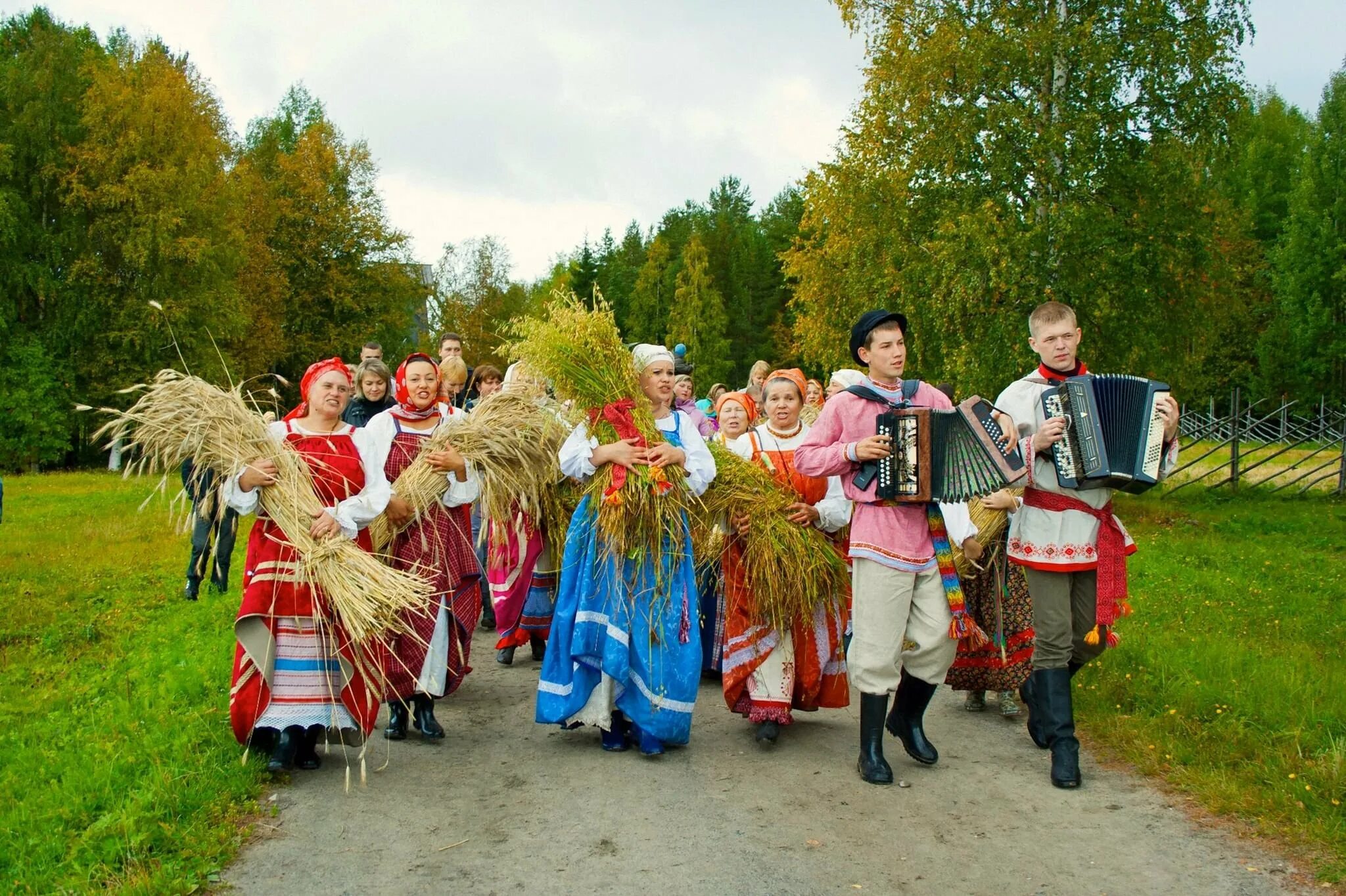 Культурные традиции россии. Карельский праздник чаша Укко. Фольклорный праздник. Народное гуляние. Русские народные гуляния.