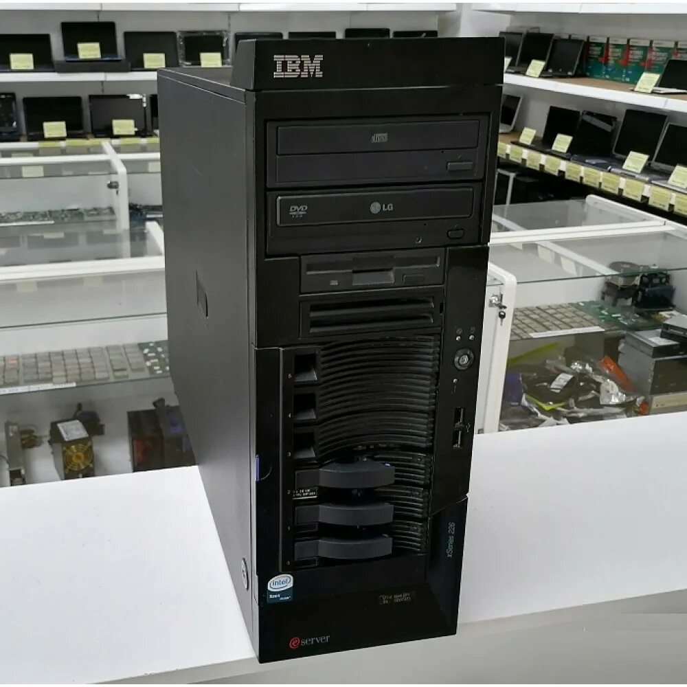 Ibm server. Сервер IBM Xseries 226. Корпус сервера IBM 226. Сервер IBM Xseries 256. Сервер IBM Xseries 7976.