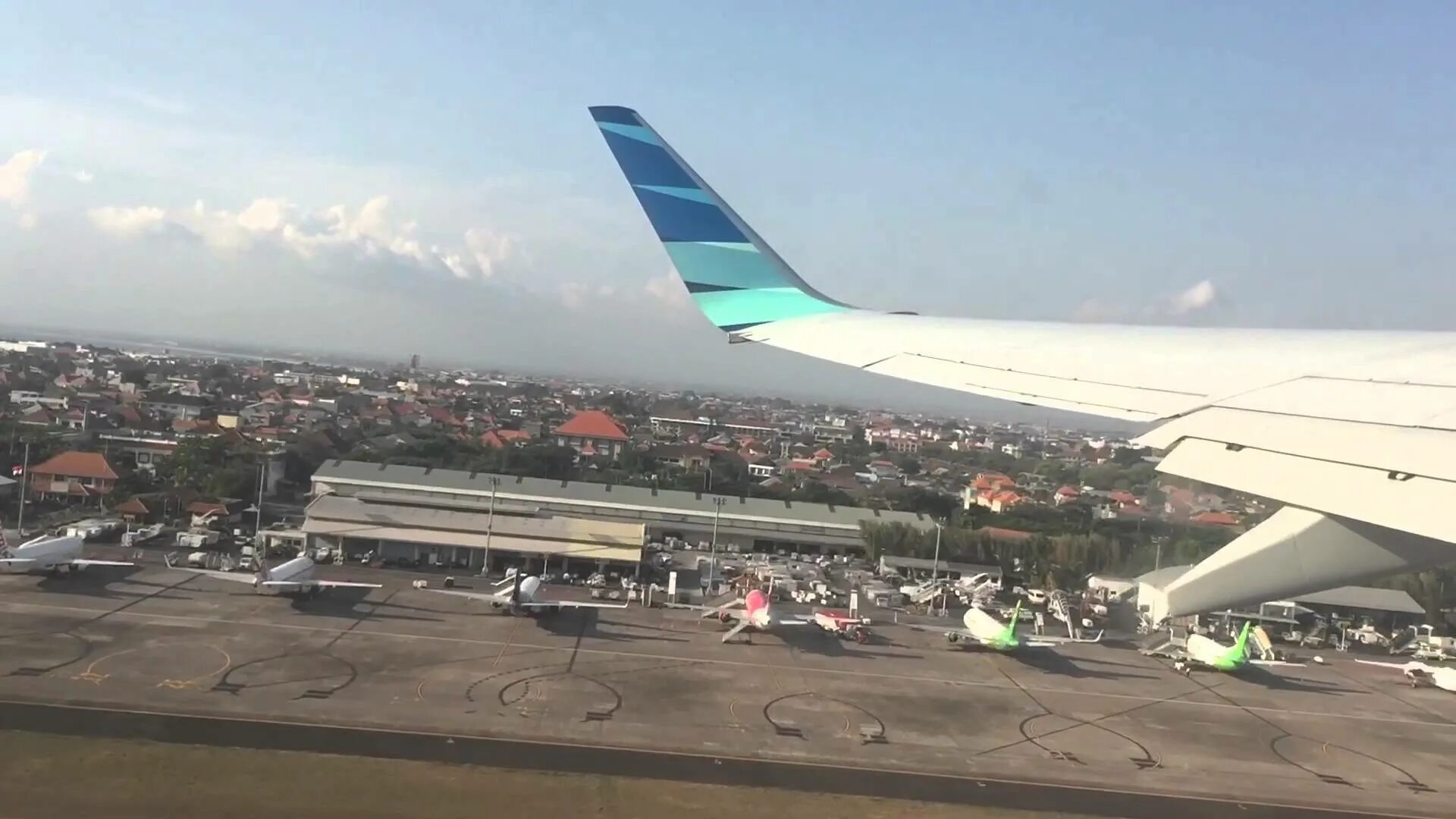 Бали прилет. Международный аэропорт Денпасар. Бали остров аэропорт. Международный аэропорт Нгурах-рай. Бали аэропорт прилета.