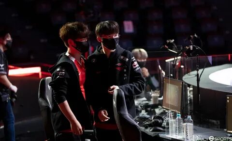 LCK PO T1, 3시즌 만에 결승 진출...롤드컵 티켓도 획득(종합) https://t.co/HcNCJwqtMX #LoL #LCK ...