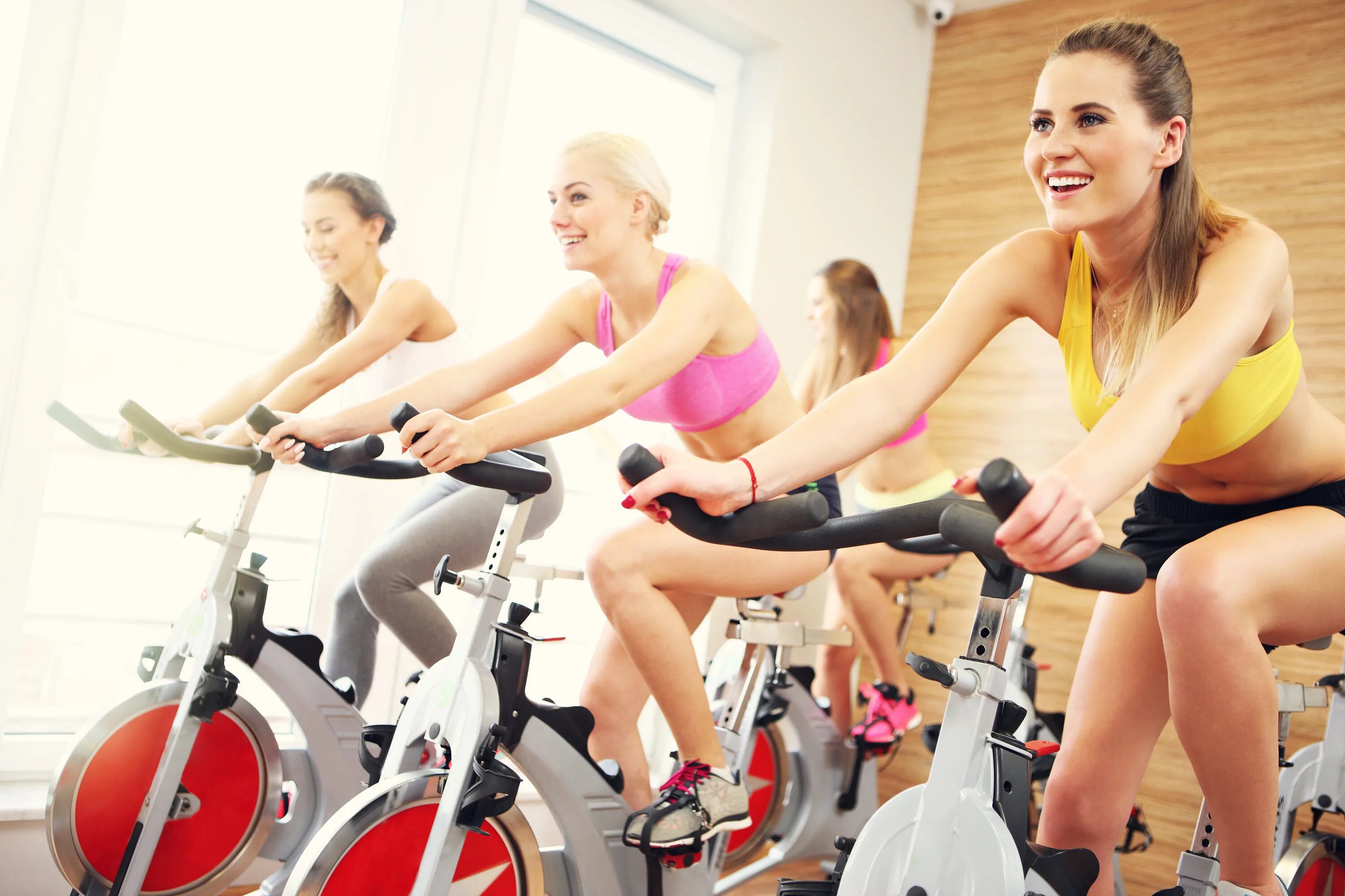 Spin girls. Сайкл (Cycle) зал. Cycling/Spinning (сайклинг/спиннинг). Сайкл рибок. Сайклинг аэробика.