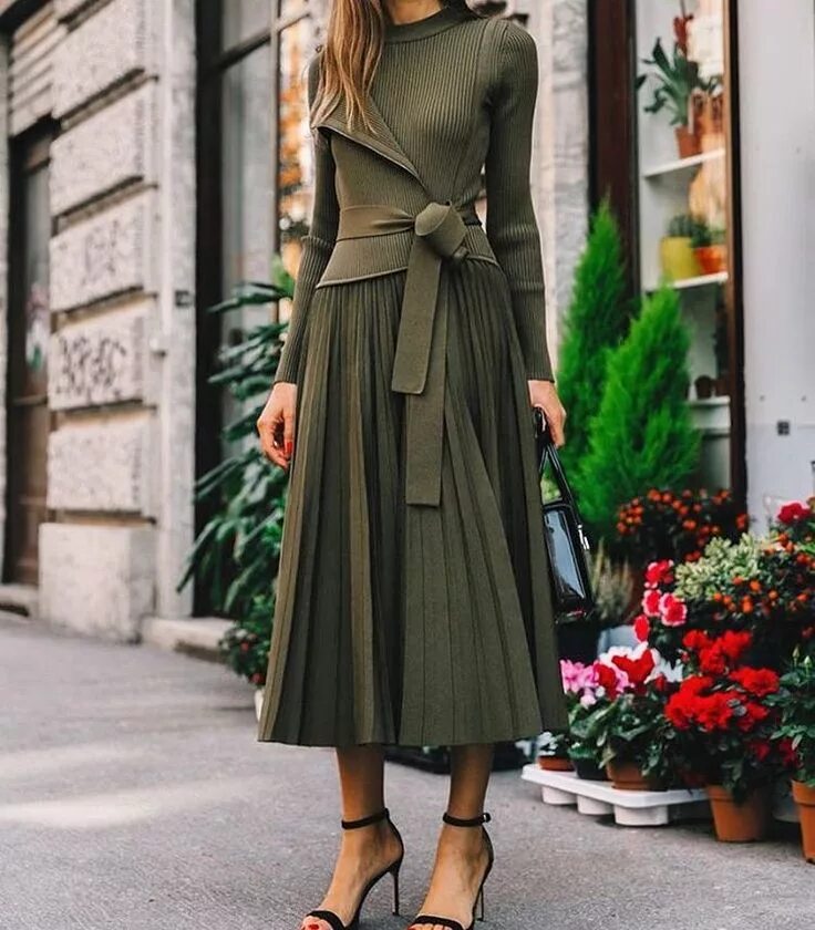 Модные платья осень 2025. Платья миди 2025. платье миди 2025 street style. осенние платья. стильные платья на осень.