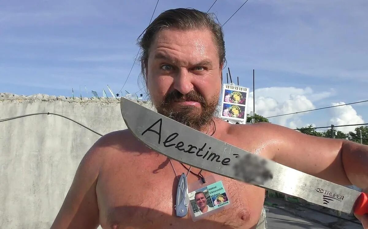 Спецназ картеля халиско. Мексиканец в пончо и сомбреро с гитарой. Мексиканский нарко картель. Мексиканская шляпа мариачи. Батрак в мексике.