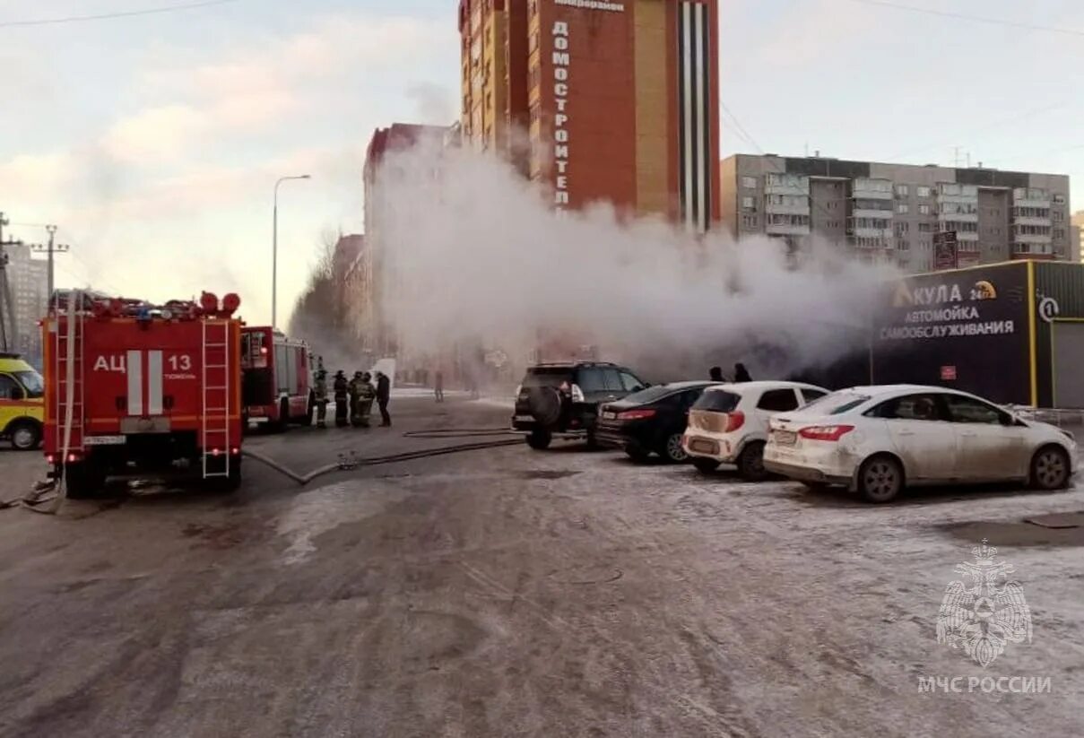 25 ноября тюмень. Широтная 109 Тюмень пожар. Пожар в Тюмени сегодня. Пожар 27 ноября Тюмень. Улицы в огне.