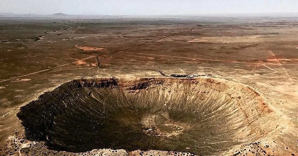 Как называется крупнейший метеорит на земле. Кратер бэрринджер. аризонский кратер бэрринджера. аризонский метеоритный кратер. аризонский метеорит.