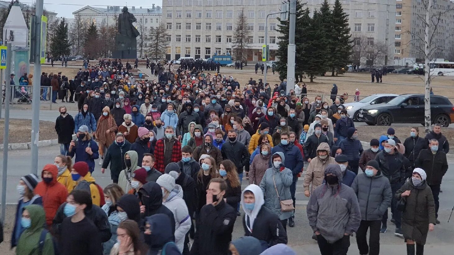 Новости 29 россия 1. Архангельск люди. Городские люди в Архангельске. Люди в городе поддержка. Толпа людей на площади Архангельск.