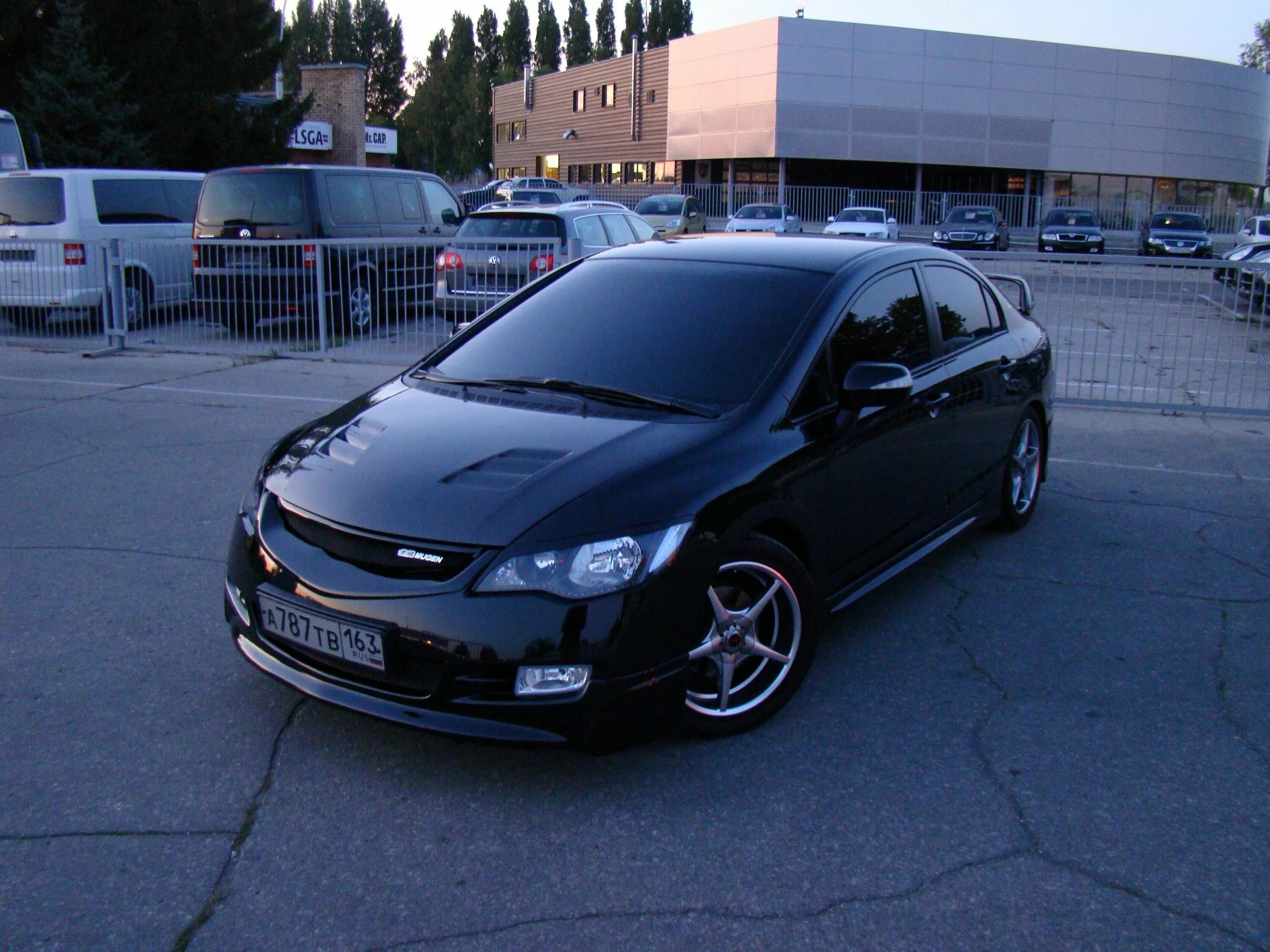 Цивик 4д 8 поколение. Honda Civic 4d 2008. Honda Civic 4d Black. Honda Civic 2008 обвес. Хонда Цивик 4д 2008.