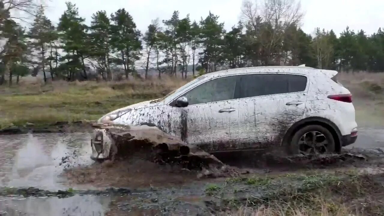 Видео полный привод тест драйв. Kia Sportage Offroad. Киа Спортаж 1 в грязи. Kia Sportage для бездорожья. Киа Соренто 1 для бездорожья.