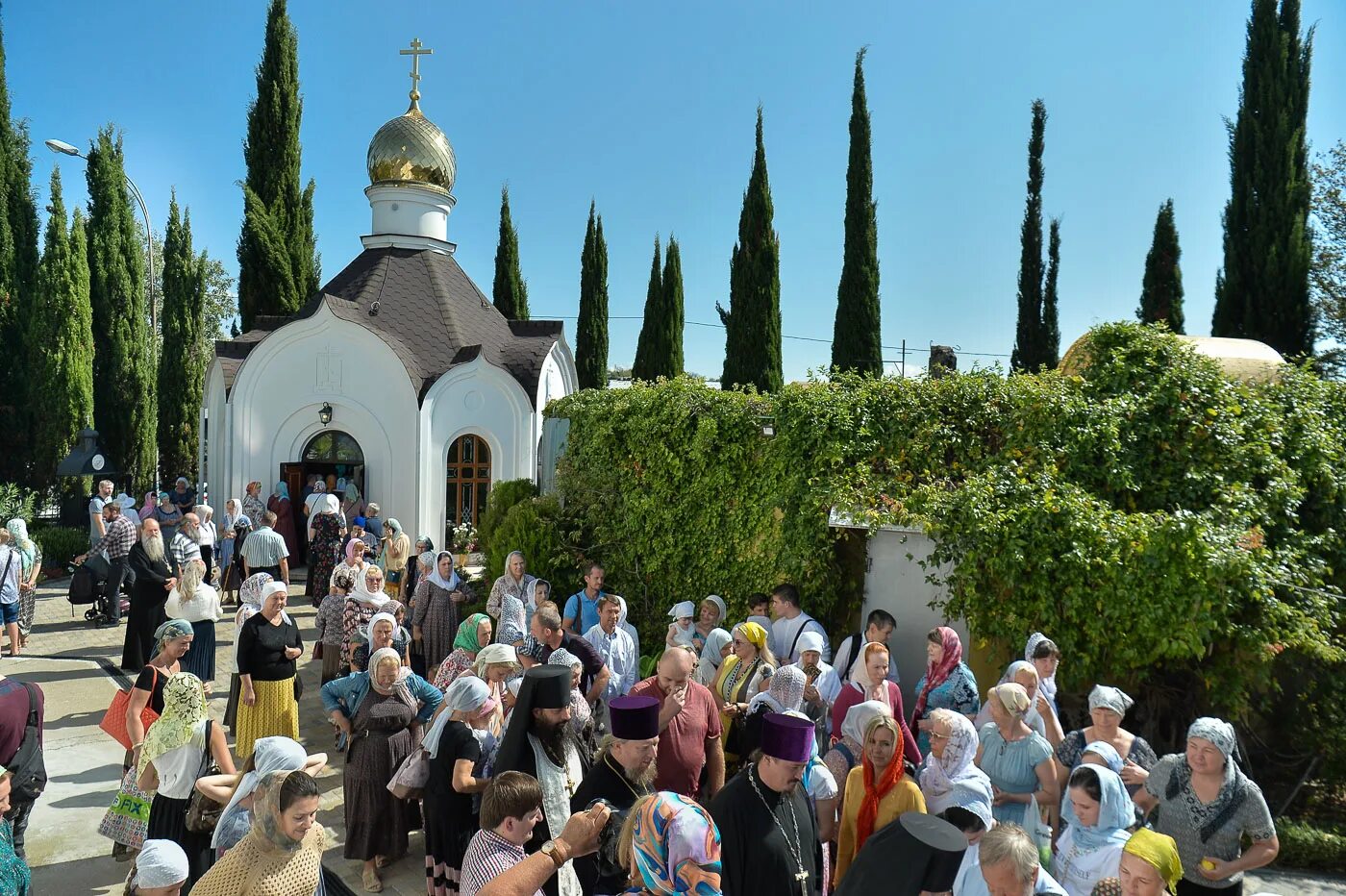 Краснодарский край храм пресвятой богородицы живоносный источник. Храм рождества иоанна предтечи сочи. Часовни сочи. Часовни сочи. Часовня александра невского новый афон.