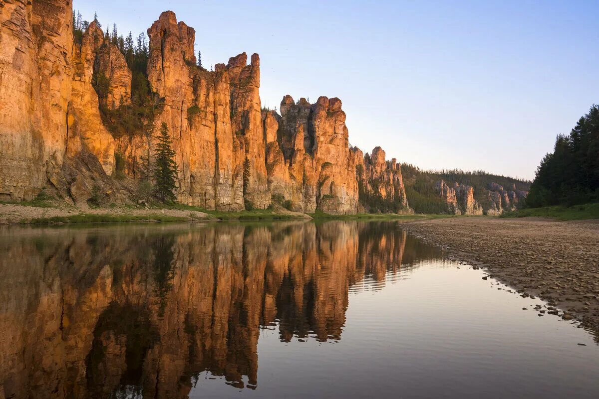 Саха якутия ленские столбы. Река лена тайга. Синские столбы саха. Парк ленские столбы якутия. Якутия иначе.