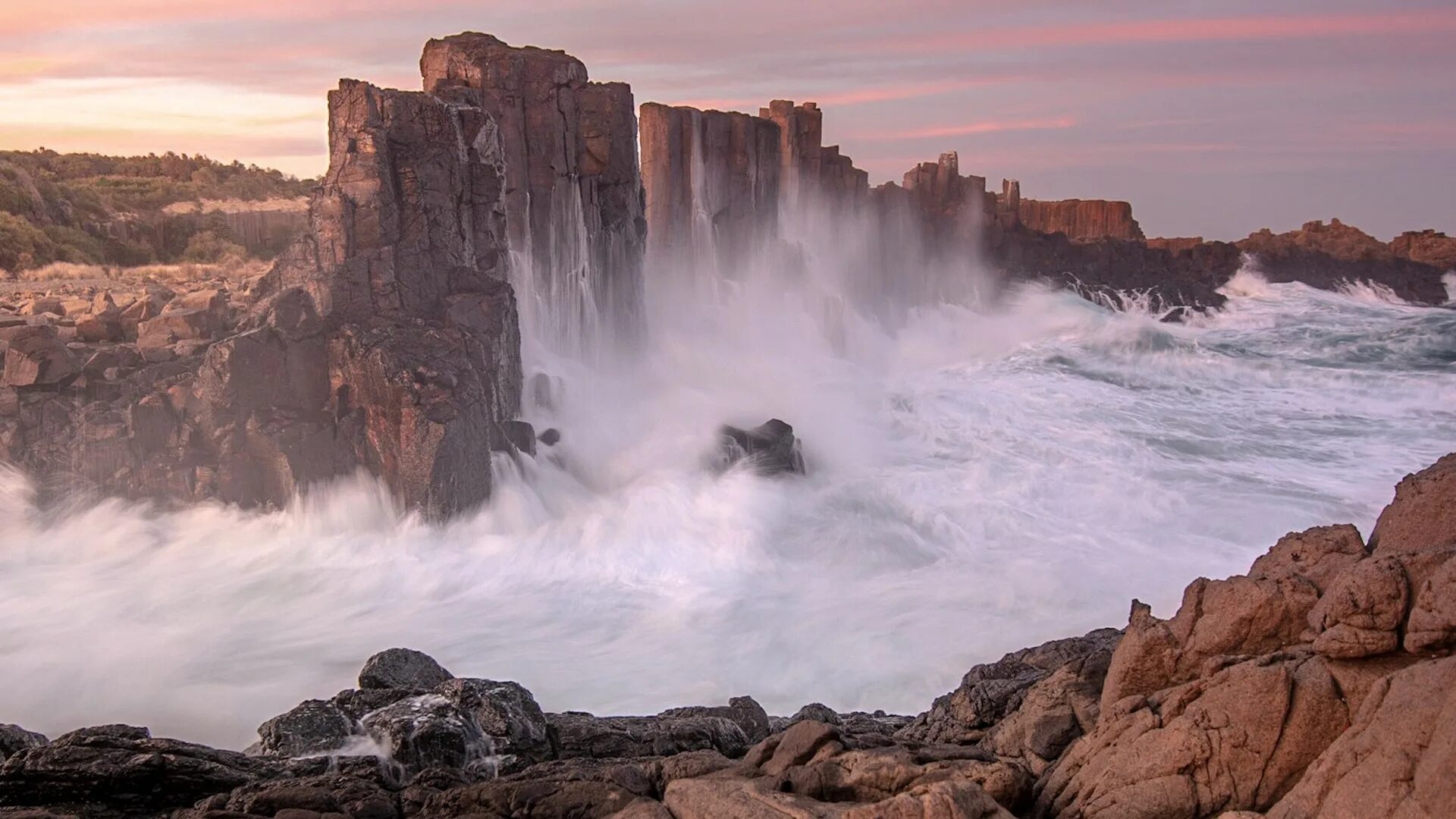 Www bing com image. Киама Австралия скалы. Бомбо- Хедленд Австралия. Скалистые пляжи Австралии.