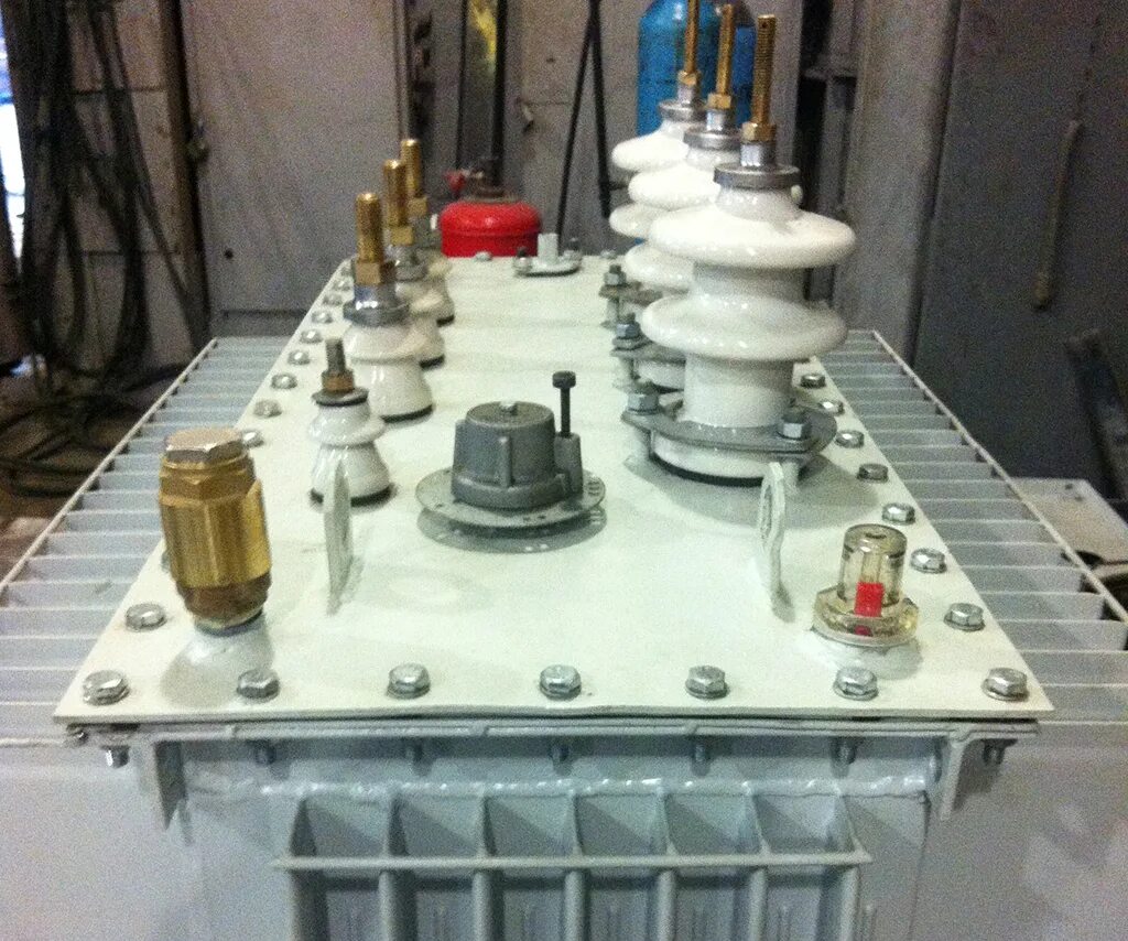 Высоковольтное оборудование. Трансформатор напряжения зном 110. Производство вводов. Rip изоляция высоковольтных вводов. Изолятор для трансформатор тмг 1000.