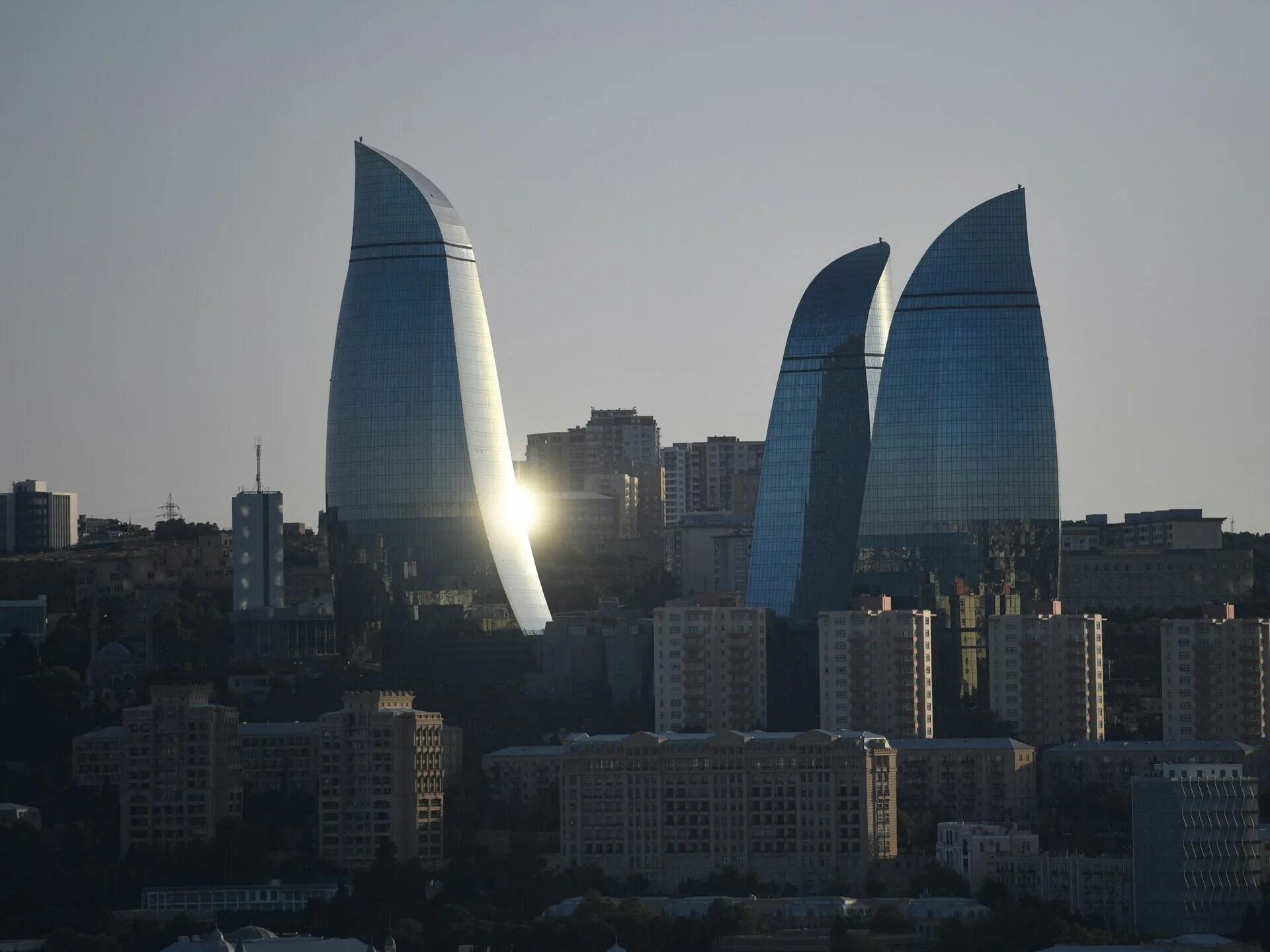 Погода в баку в июне. Пламенные башни Баку Азербайджан. Flame Towers Баку. Баку 2022. Flame Towers Azerbaijan 2023.