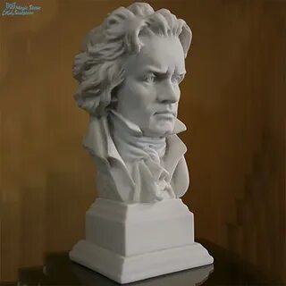 Кто автор скульптурных деталей памятника