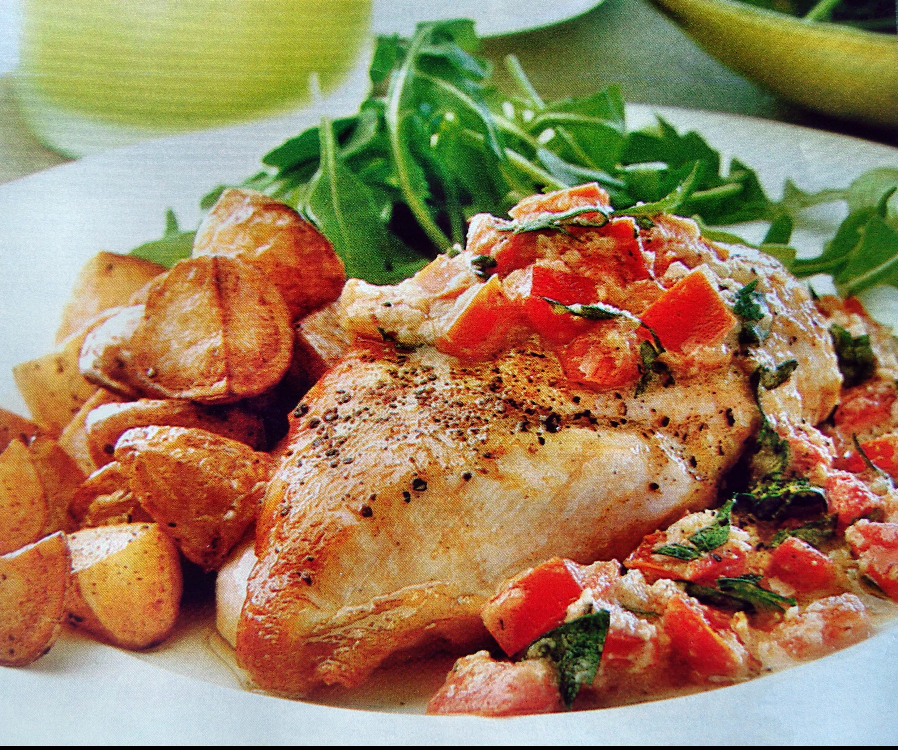 Филе курицы с овощами. Куриная грудка. грудка курицы. куриные грудки с овощами.