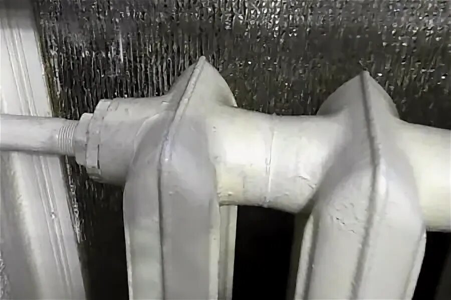 Лайфхаки как помыть чугунную батарею между секциями