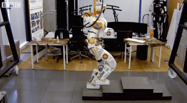 Концепция регулирования искусственного интеллекта и робототехники. Роботы будущего гиф. Роботы и робототехника. Выставка технологий робототехники. Робот помощник gif.