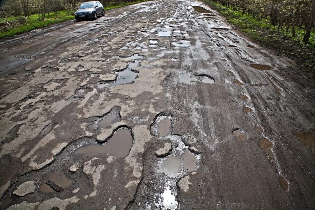 плохие дороги в россии. ямы в рязани. плохая дорога круто. разбитые дороги россии. плохие дороги.