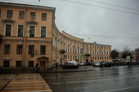 На углу гороховой единственный