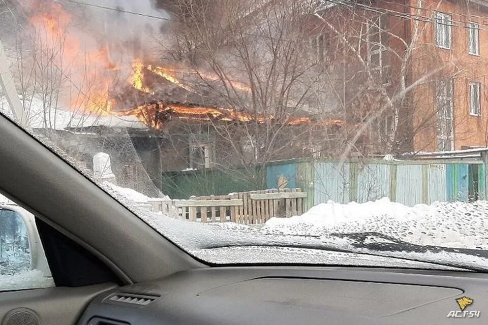 Пожар на кропоткина. Пожар на Кропоткина в Новосибирске. Дом на Кропоткина горел. Дом сгорел Среднесибирская 18 июня. Новости Кропоткин пожар.