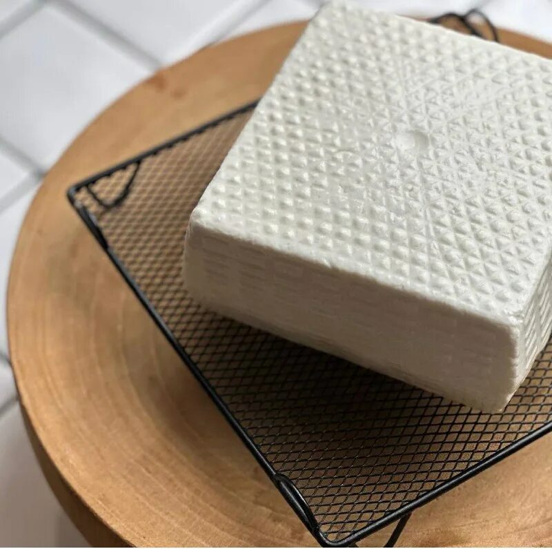 Сыр на английском. Тереть сыр на терке. Как пользоваться сир. Рикотта. Пена из пармезана как сделать.