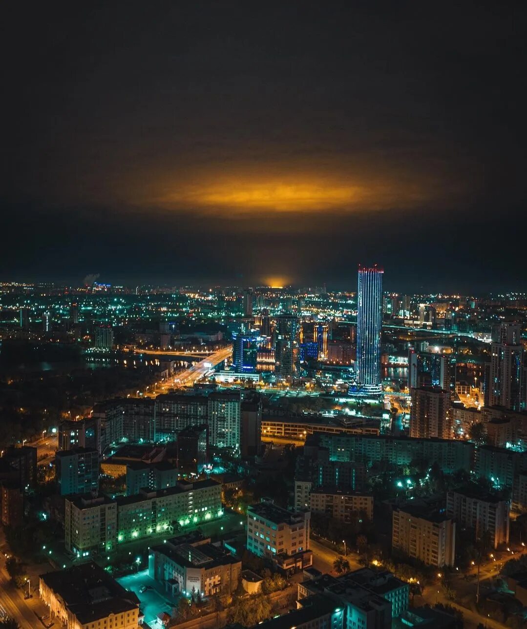 Ночной екатеринбург центр. Ночной екатеринбург. Екб ночью. Центр екатеринбурга ночью. Екб ночью.