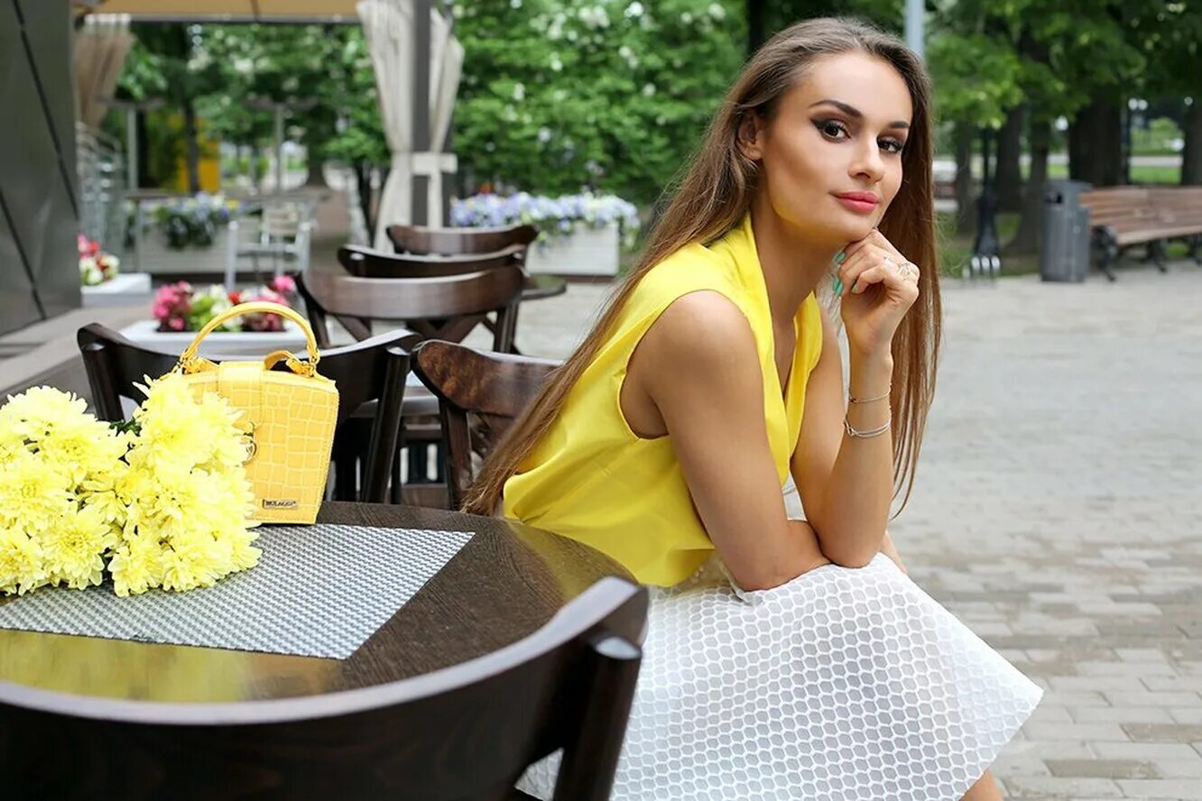 Модели блоггеры. Блоггер подруга. Катя адушкина рост. Катя адушкина в полный рост. Саша кэт.