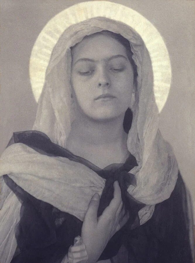 Mary woman. Поза Девы Марии. Mary женщина tolctav. Charles i. Berg.