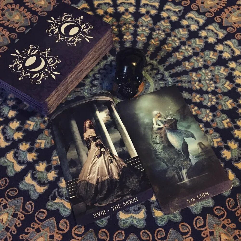 Таро esoteric. Таро samhain deck. Карты "таро". Алистер кроули тарологи. Вечерний чай при свечах и картах таро.