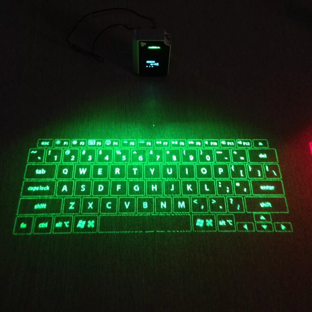 Лазерная проекционная bluetooth клавиатура. Лазерная клавиатура vkb. Клавиатура лазерная проекция. Лазерная клавиатура на русском. Проекционная инфракрасная клавиатура.