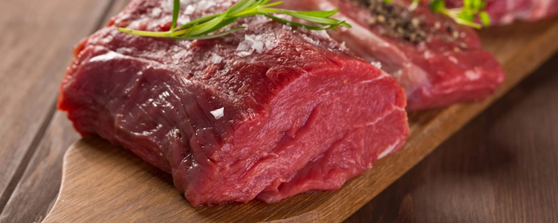 Форум мясе. Свинина говядина баранина. Форум мясе. Натуральные мясные полуфабрикаты. Мясо на прилавке.