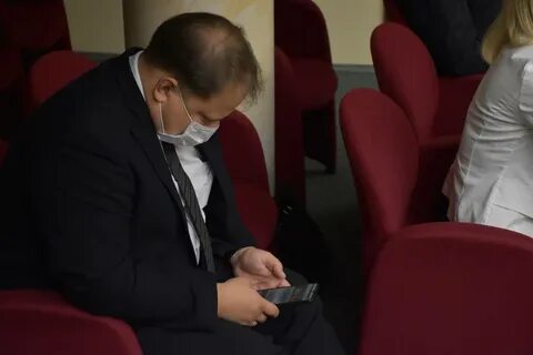 Чиновник рассказывать