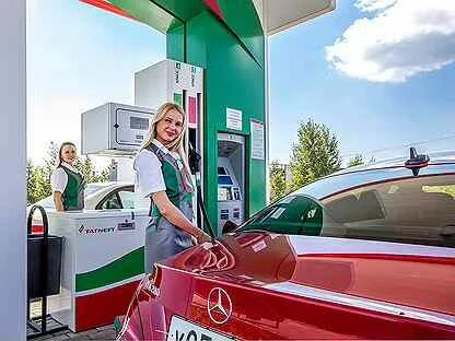 Заправщики татнефть. Оператор татнефть. автозаправщик на азс. татнефть заправщик. работник азс.