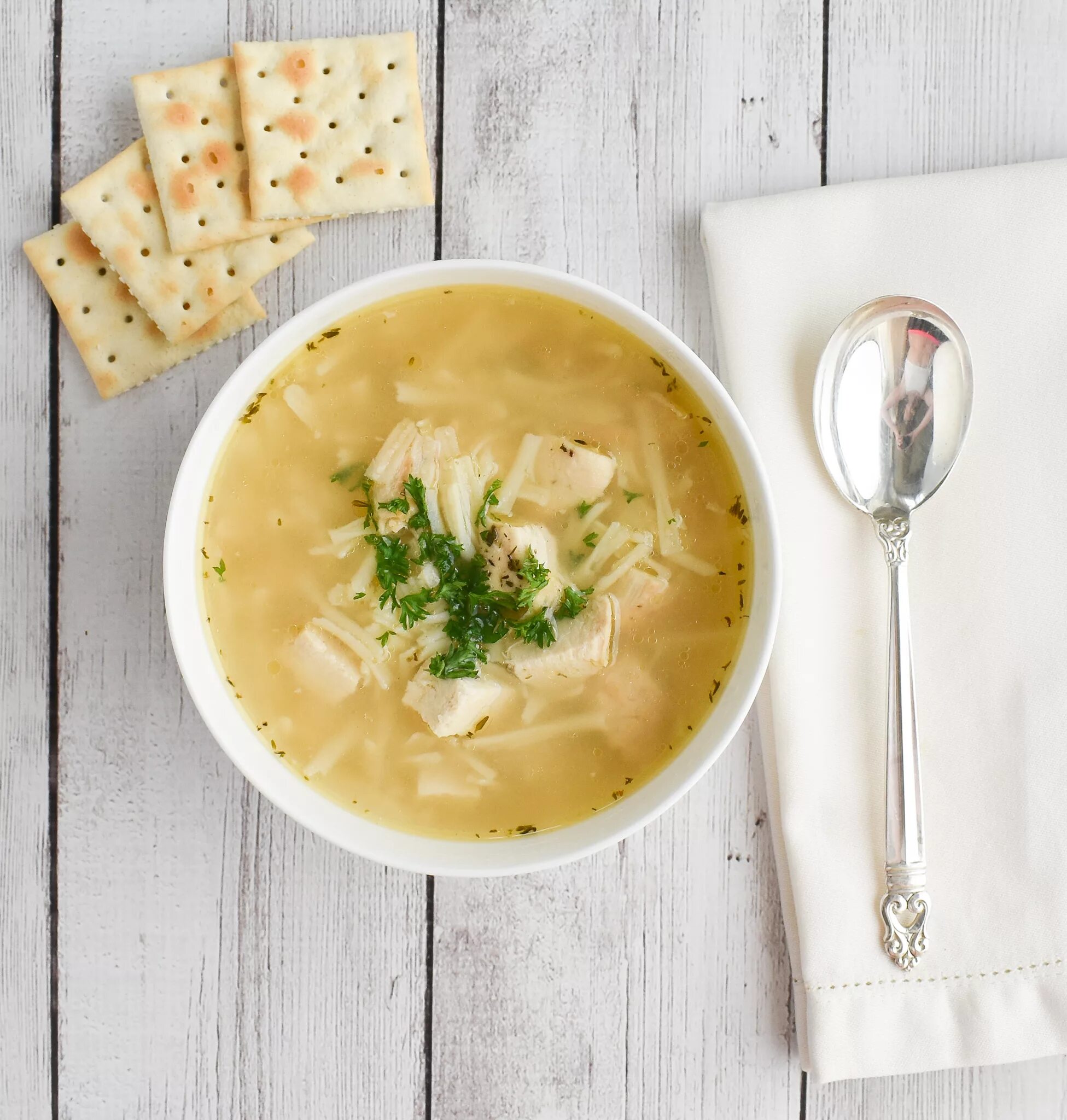 Суп с лапшой и сыром. Для супа. Суп лапша вид сверху. Куриный суп в тарелке. Тарелка супа.