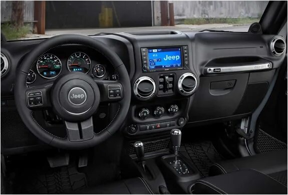 Jeep Wrangler 4D 2.0 AT8 Sahara - комплектация и технические характеристики на Д
