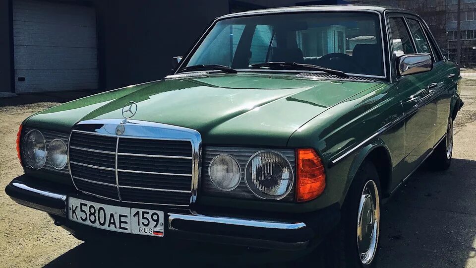 Куплю 123 кузов. Mercedes-Benz w123 зелёный. Мерседес дипломат w123. Мерседес 123 кузов зеленый. Mercedes-Benz w123, 1978.