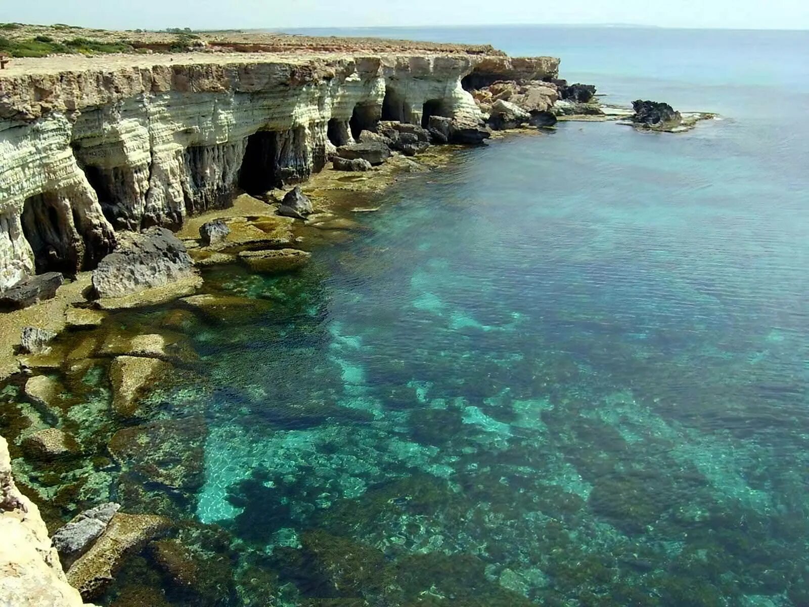 Кипр источники. Средиземное море кипр. кипр ионическое море. средиземное море пафос. средиземное море кипр фото.